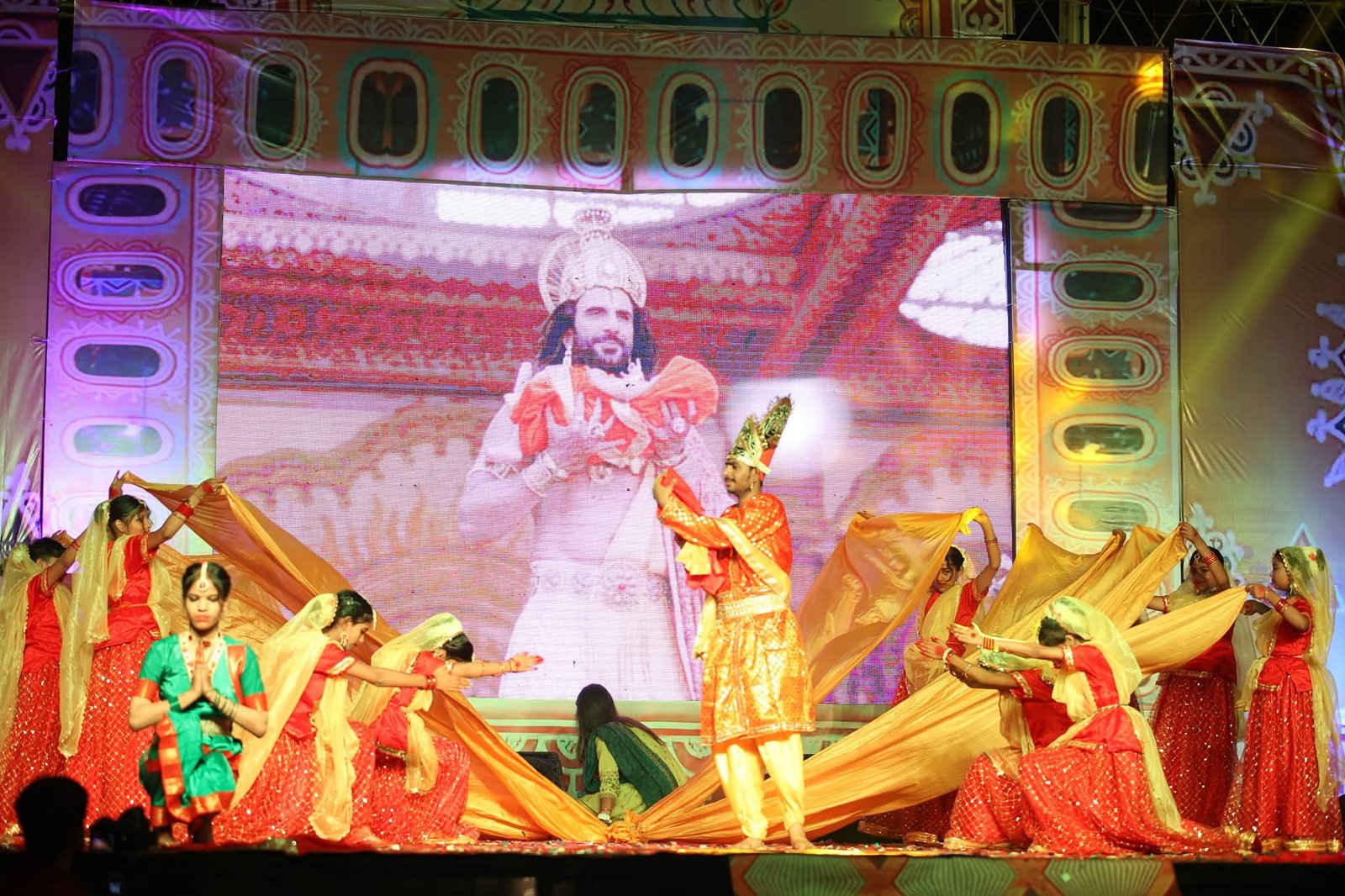Theme based Sunshine India stage production